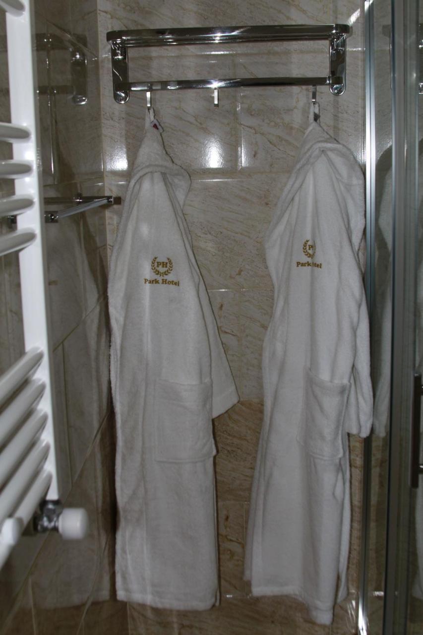Park Hotel 库塔伊西 外观 照片