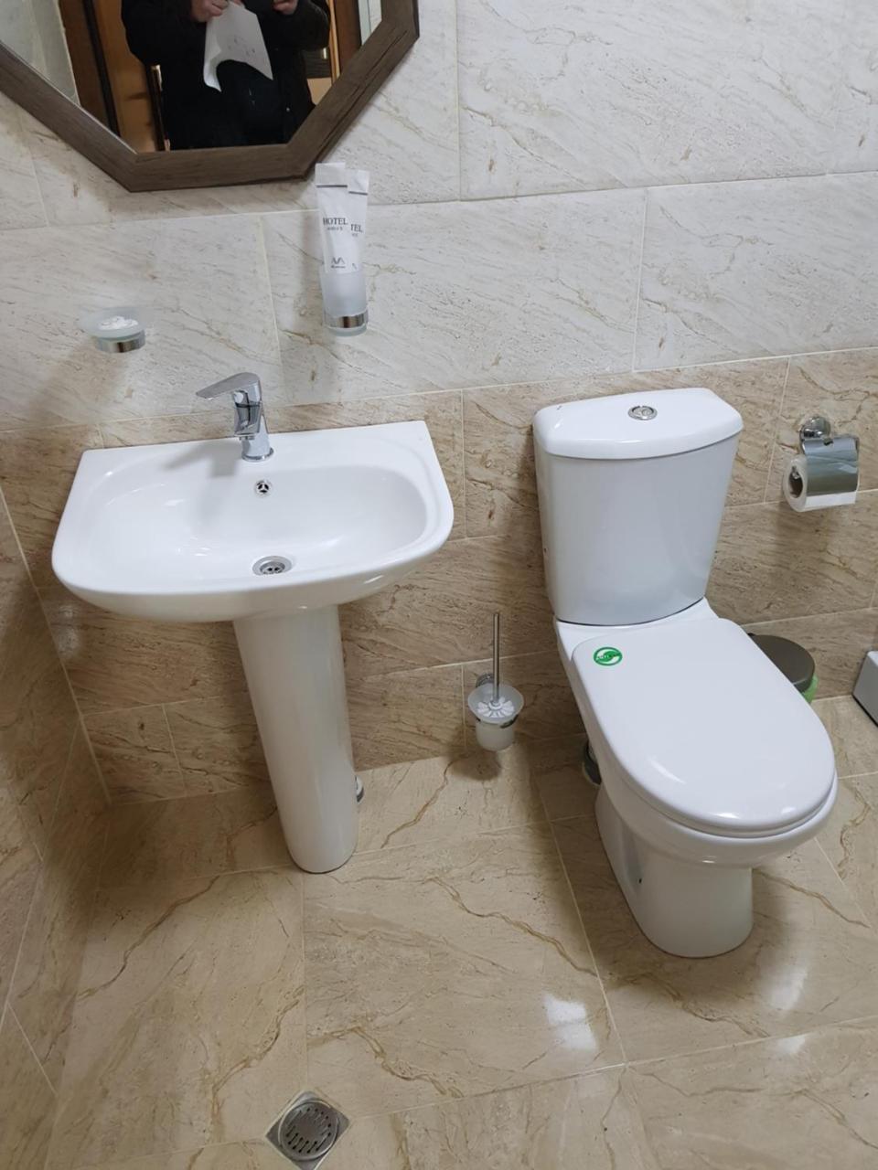 Park Hotel 库塔伊西 外观 照片