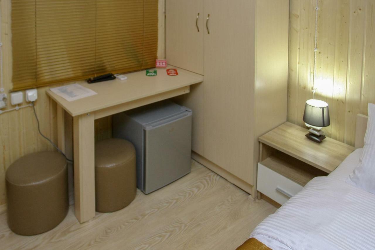 Park Hotel 库塔伊西 外观 照片