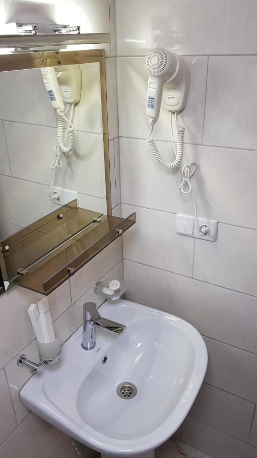Park Hotel 库塔伊西 外观 照片